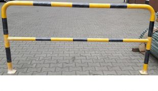 Bariera chodnikowa U-12a z porzeczką | na stopie, żółto-czarna